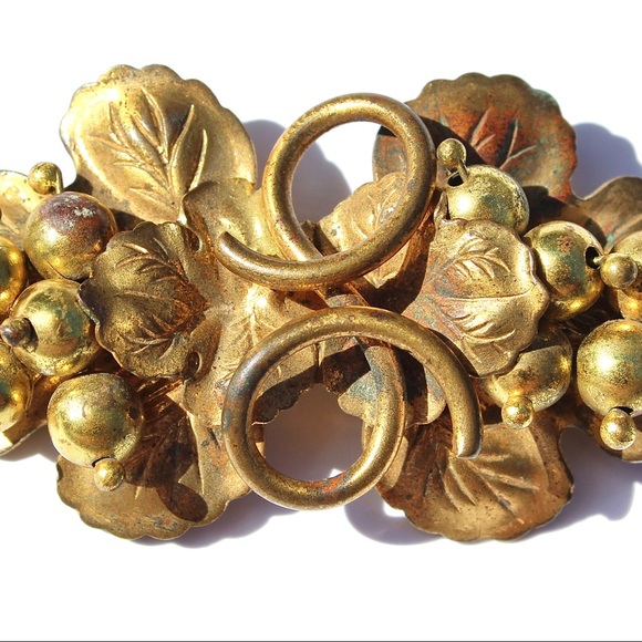 Antique Grape Cluster Brooch Gilt Brass Haskell Era - Picture 2 of 8